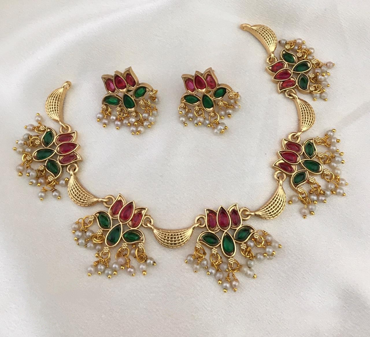 Beautiful and Elegant Green Lotus Necklace