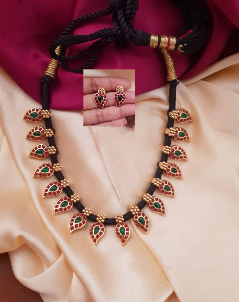 Beautiful Black Thread Kemp Stone Necklace Set-TE1474