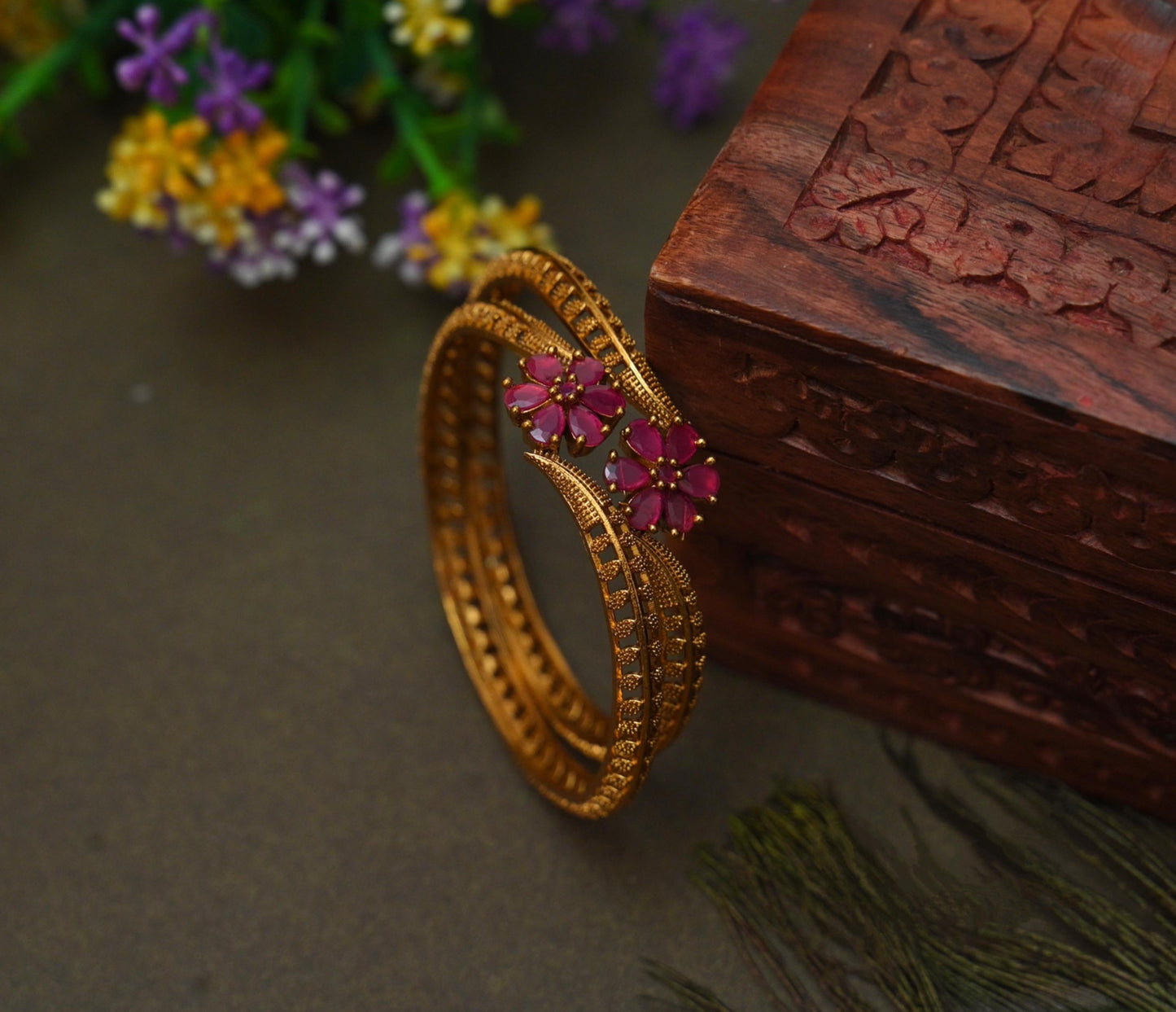 Beautiful Trendy Flower Bangle-TE1498