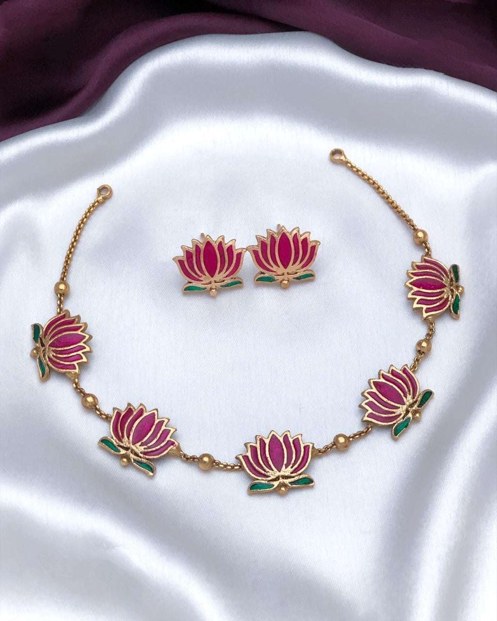 Beautiful Lotus Short Neckpiece TE1701