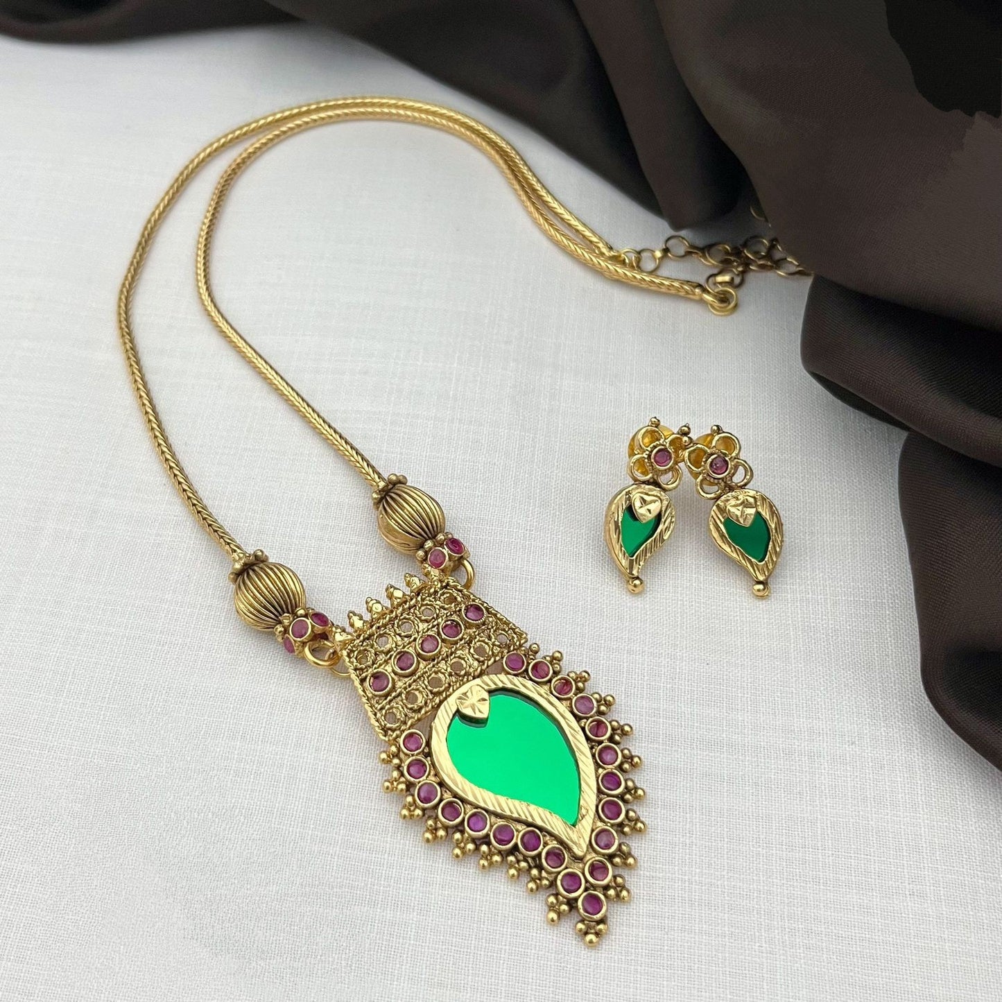 Beautiful Palakka Pendant-TE1311