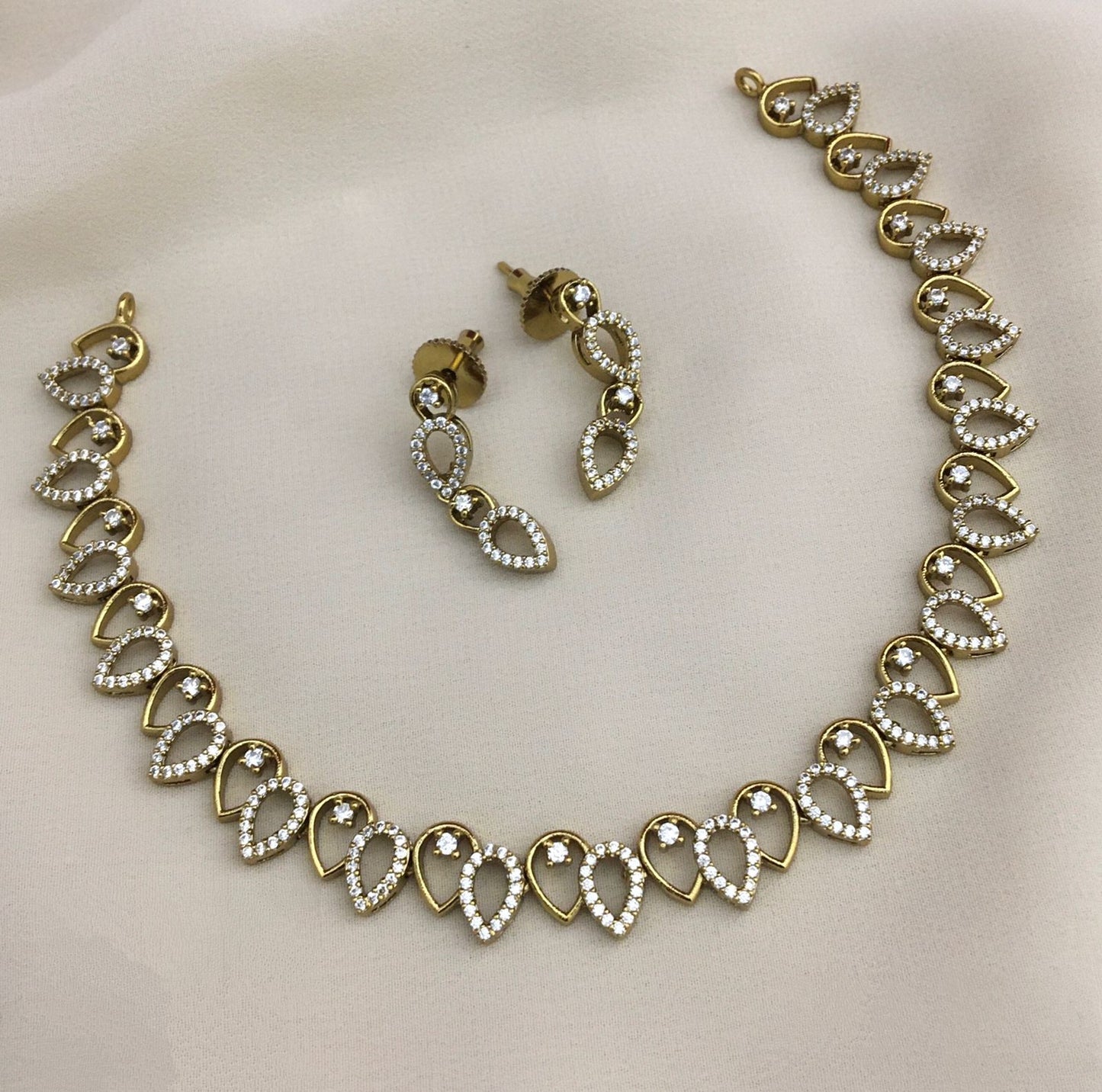 Elegant and beautiful Necklace Set-TE1353