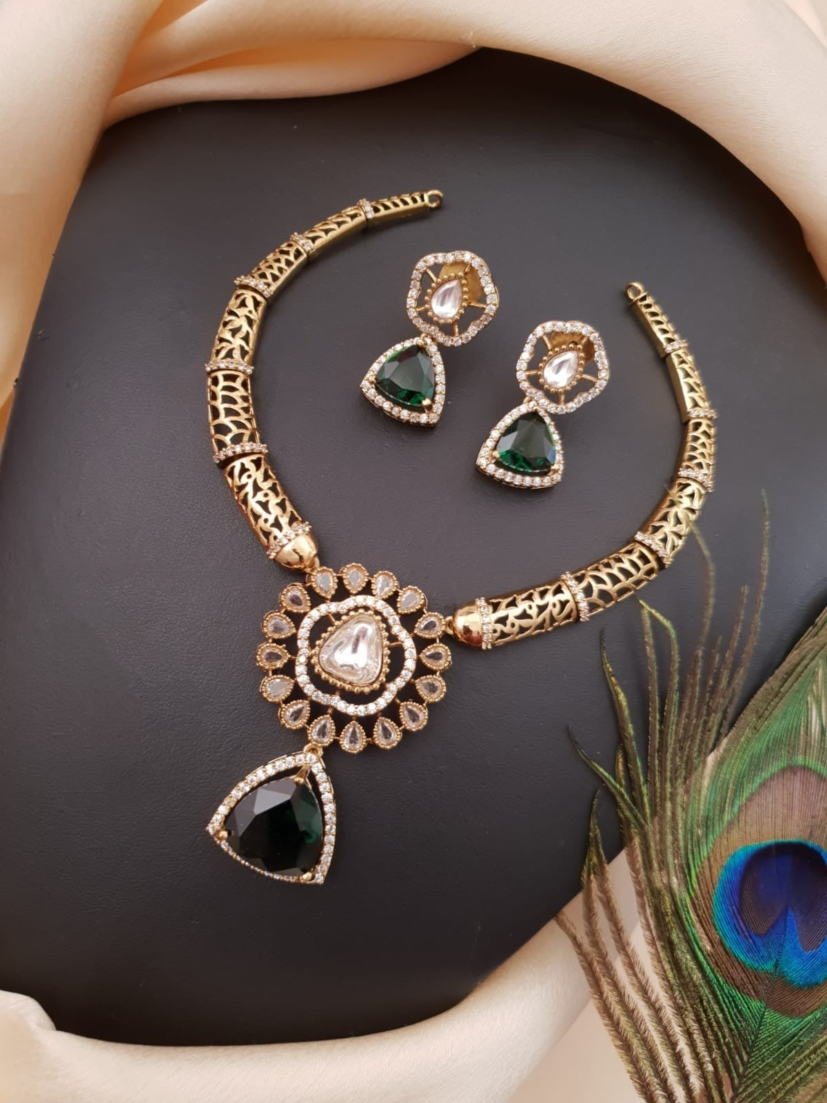 Kanti neckset