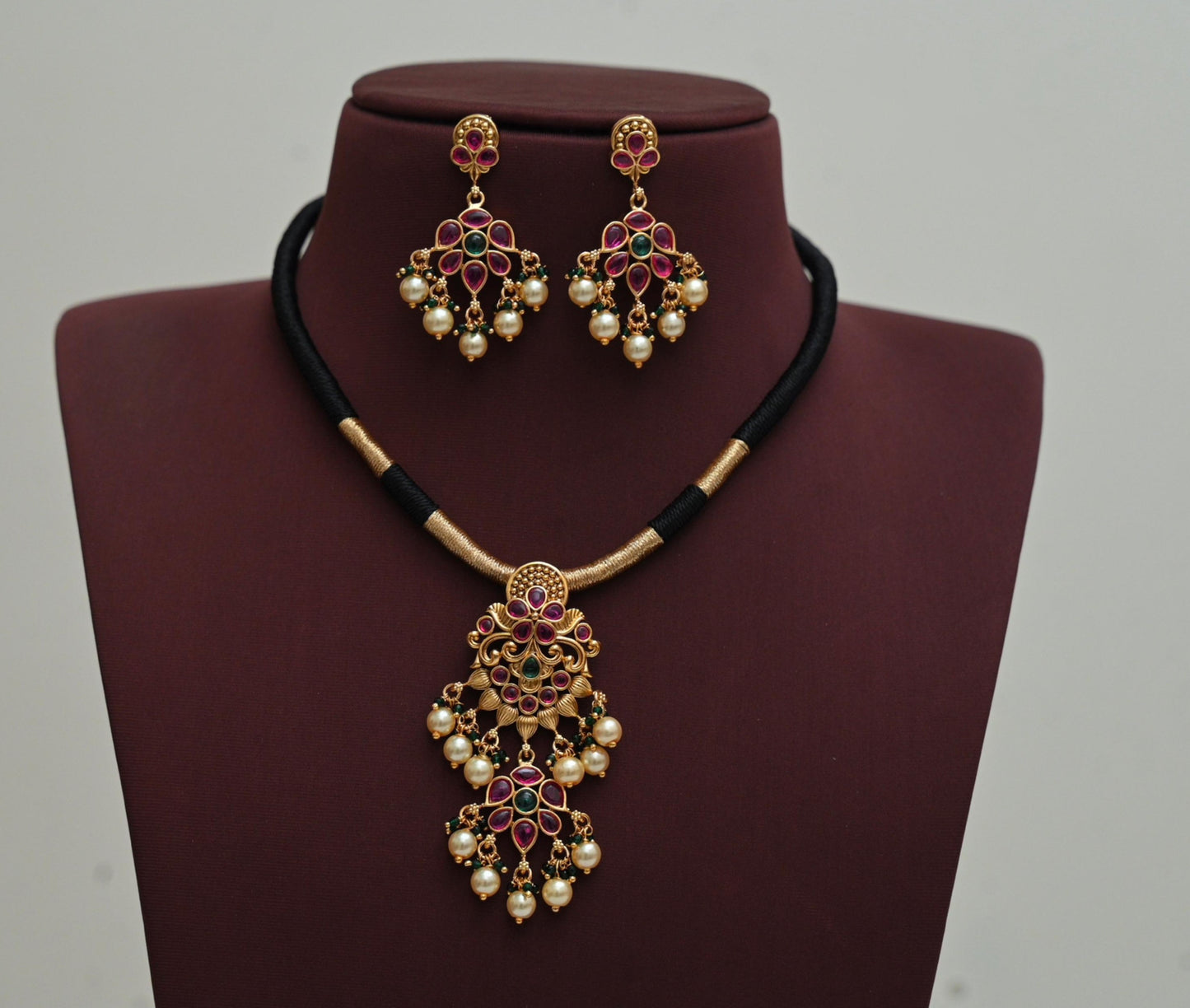 Black Thread Neckset