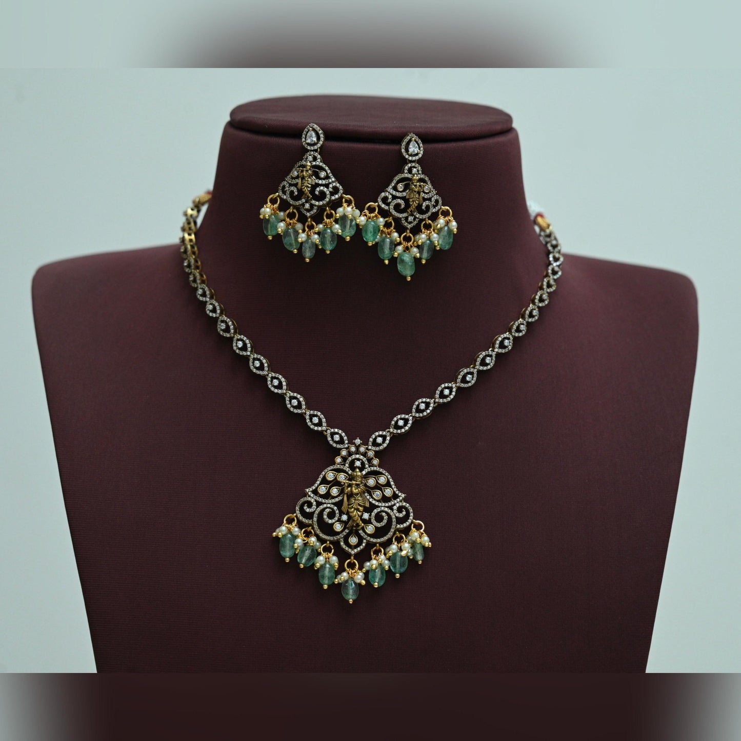 Beautiful Victorian Design Necklace- TE1524