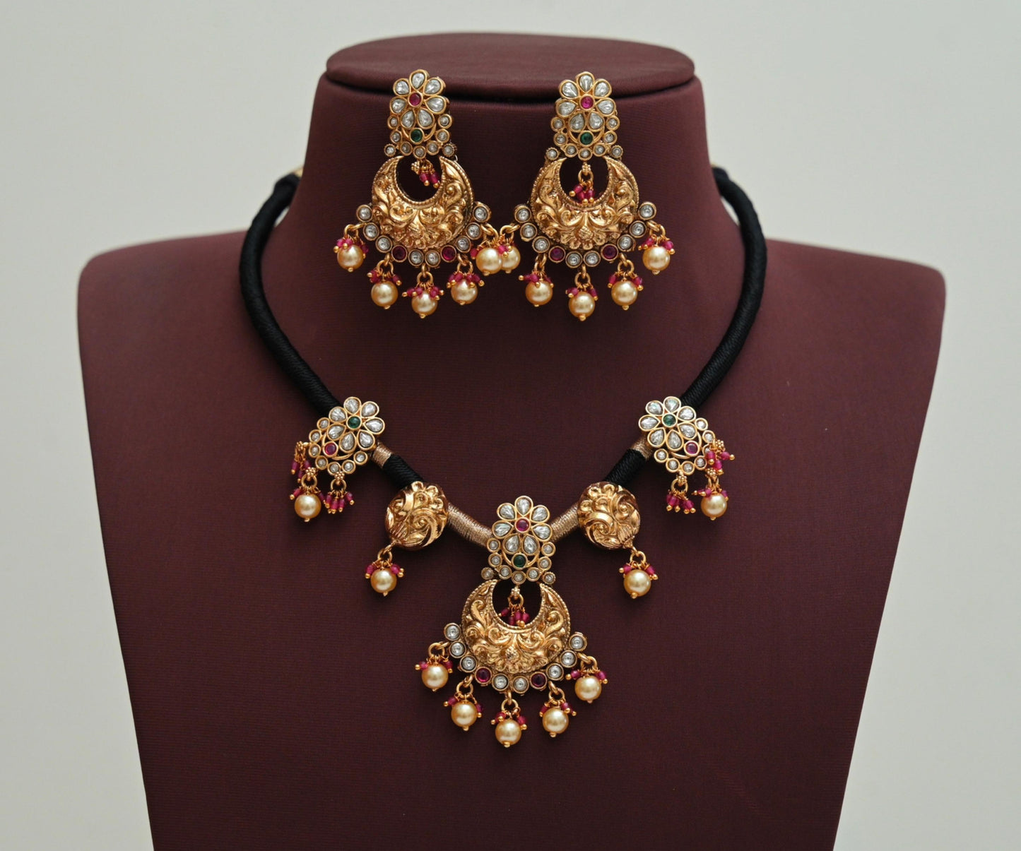 Black Thread Neckset