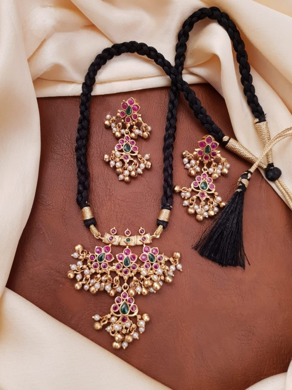 Black Thread Neckset