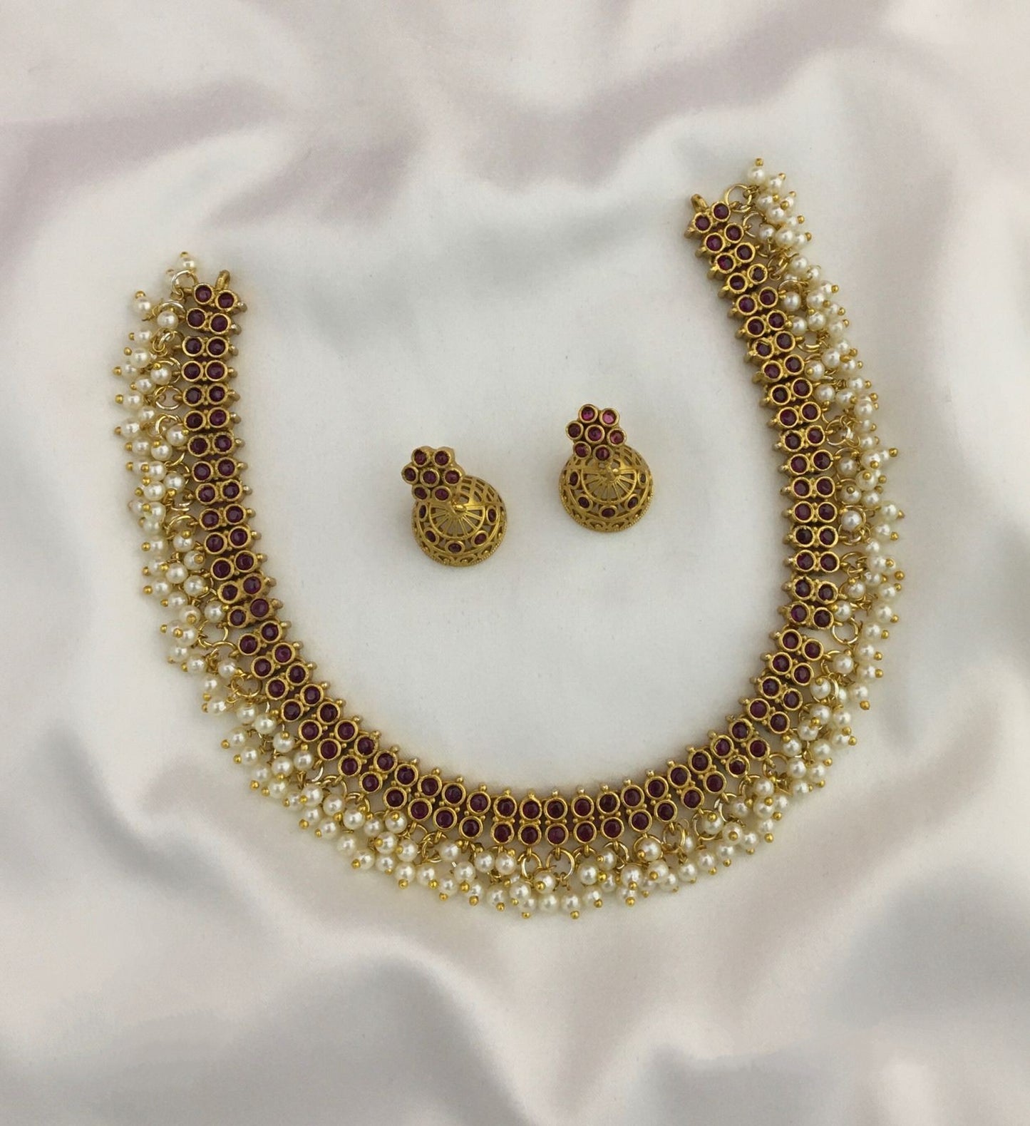 Necklace with pearl hangings