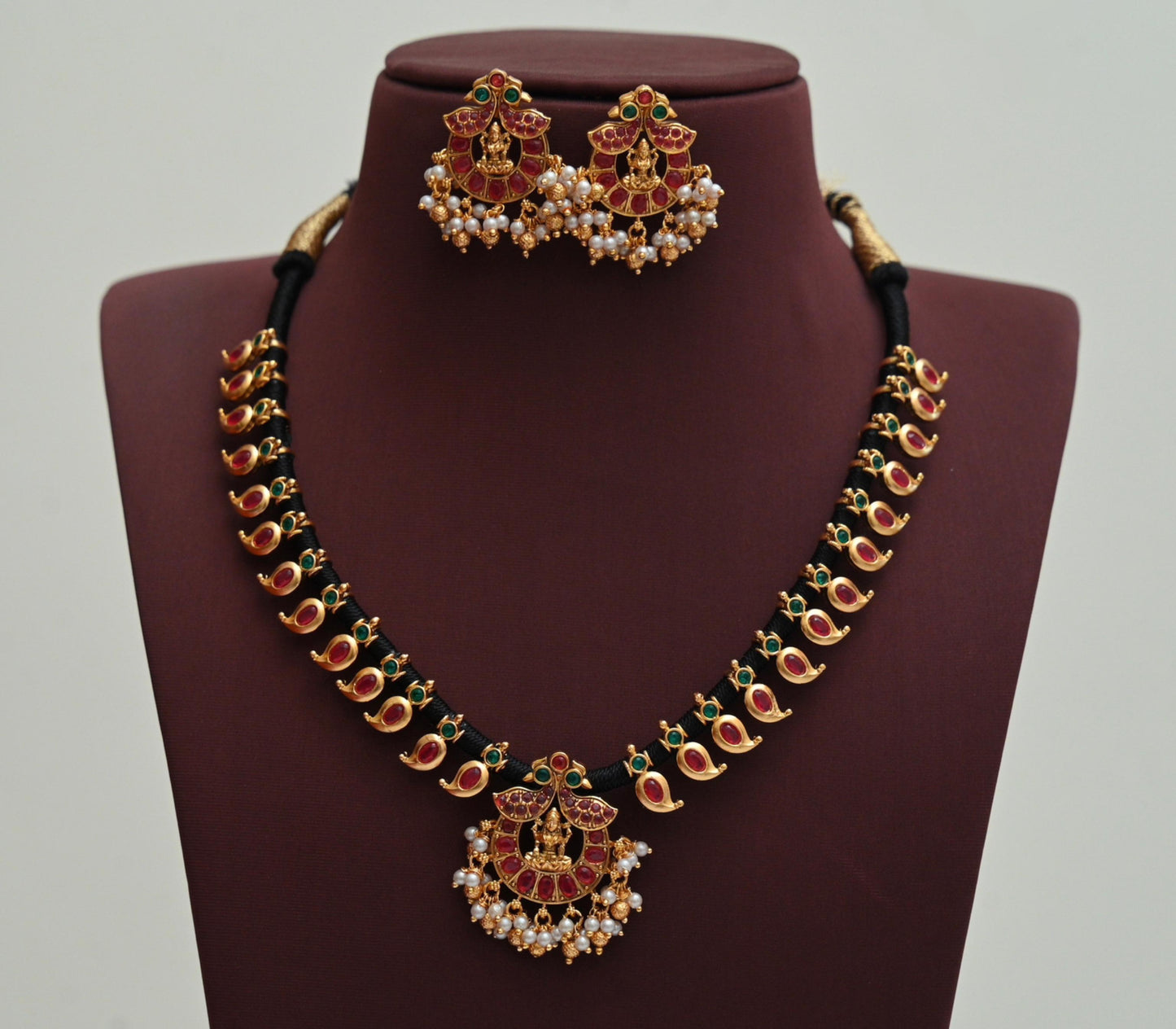 Black Thread Neckset