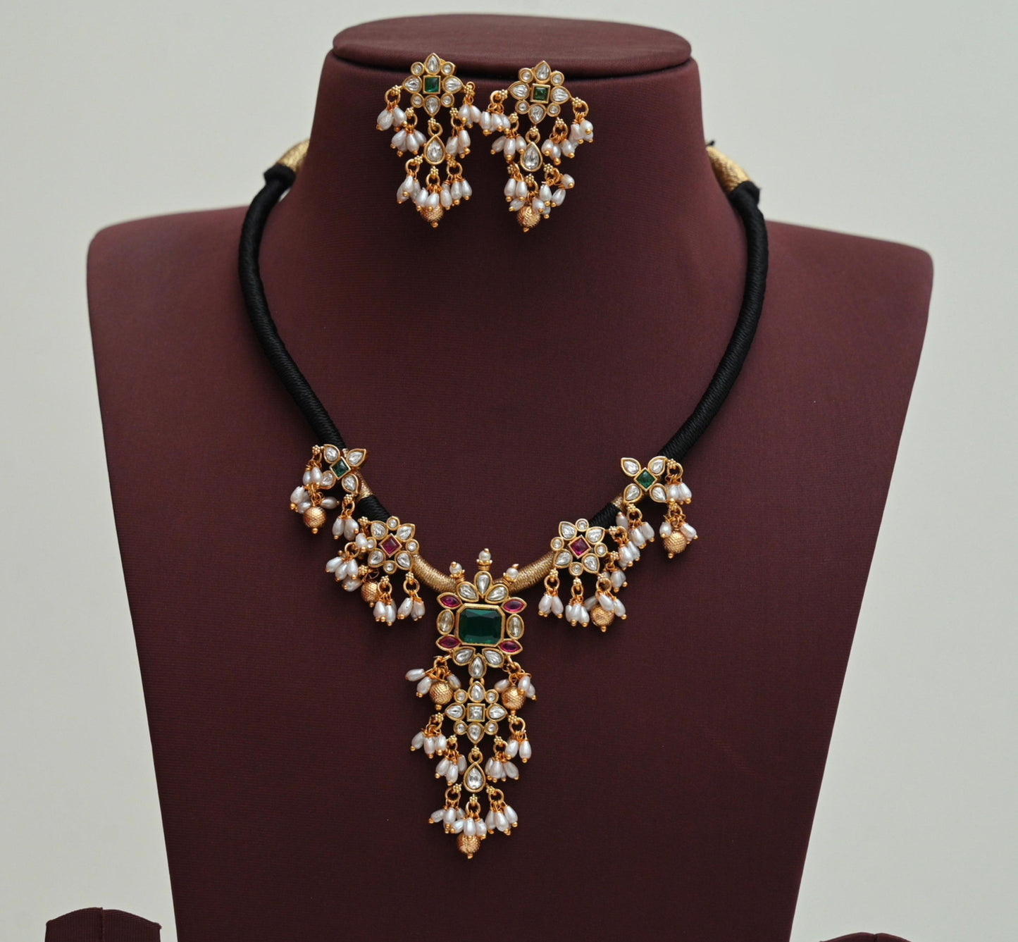 Black Thread Neckset