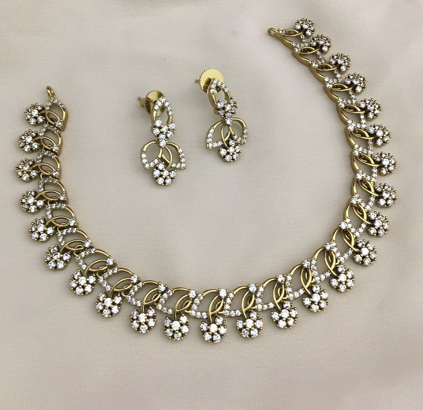 Elegant and beautiful Necklace Set-TE1353