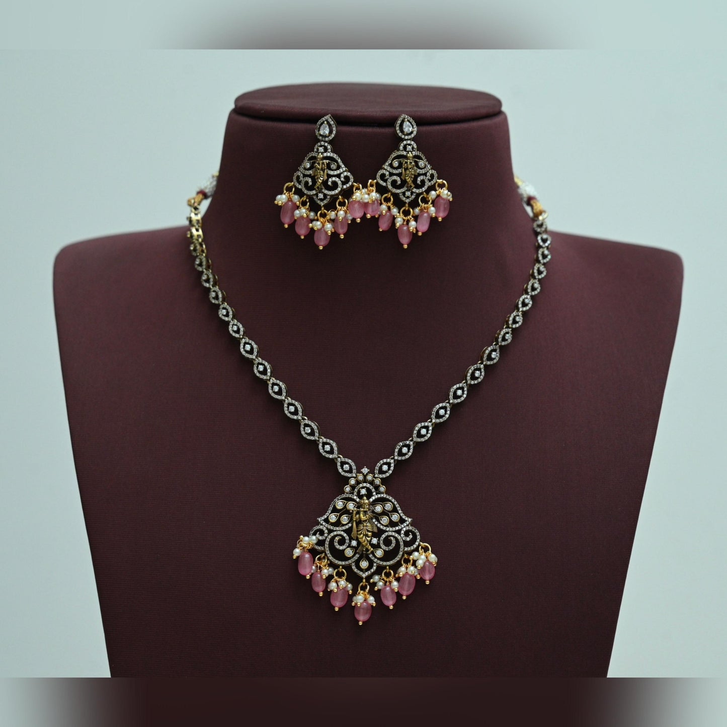 Beautiful Victorian Design Necklace- TE1524