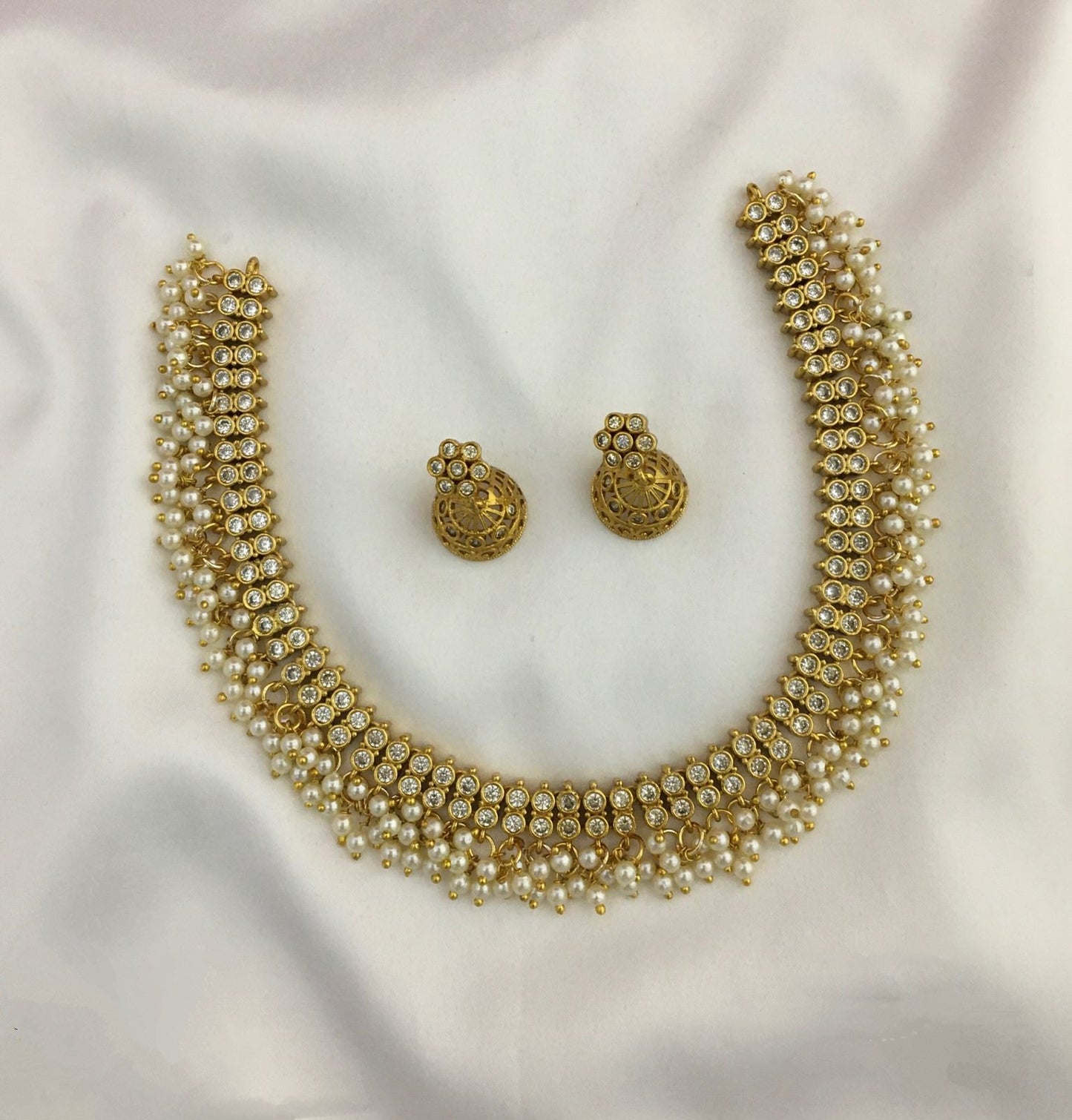 Necklace with pearl hangings