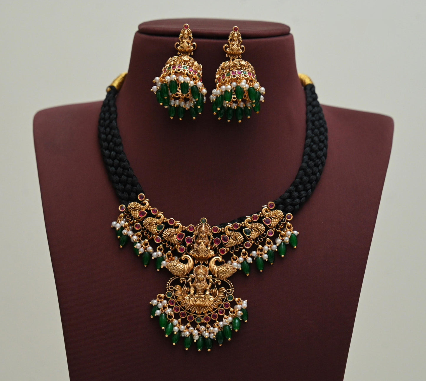 Black Thread Neckset