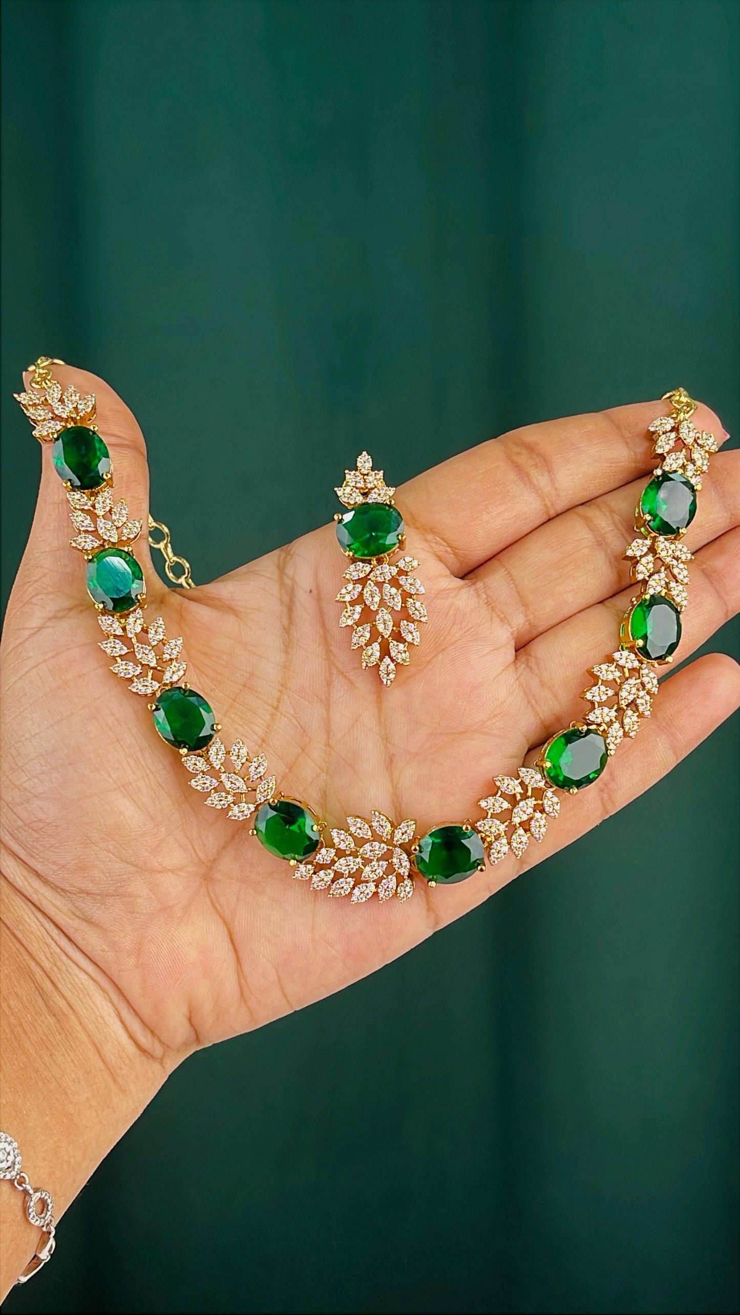 Floral necklace set