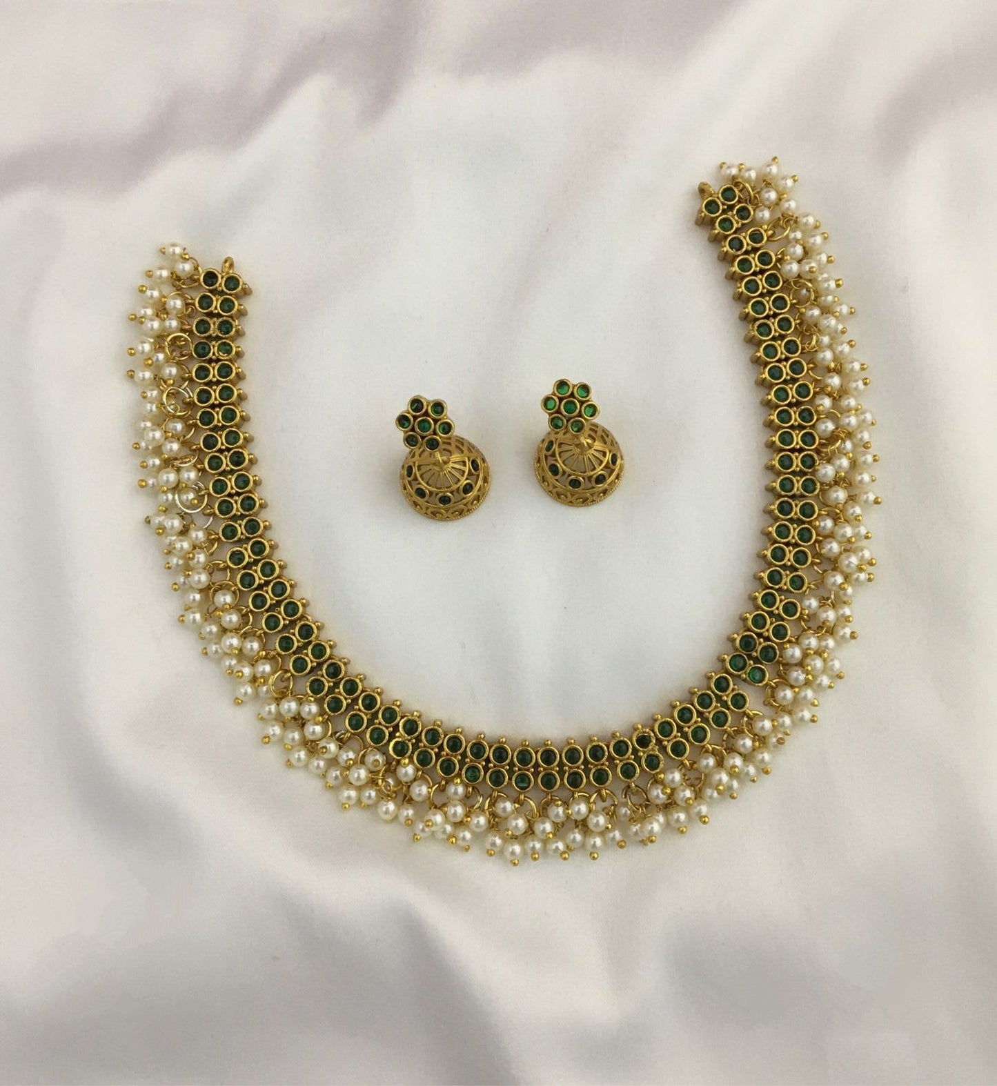 Necklace with pearl hangings