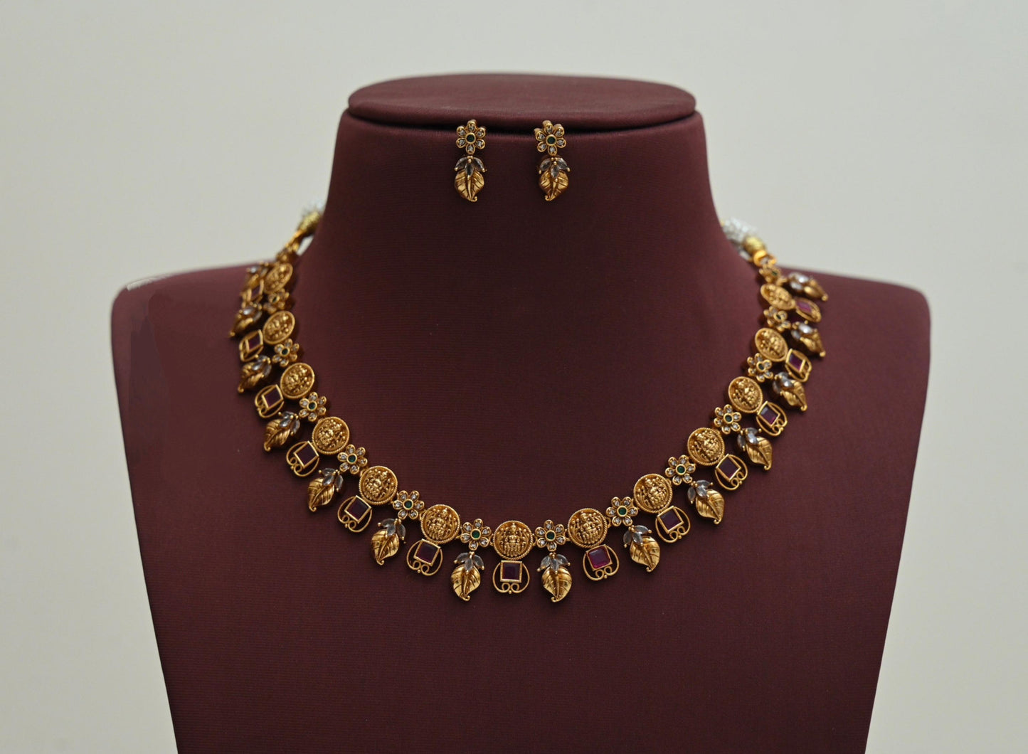 Antique Neckset