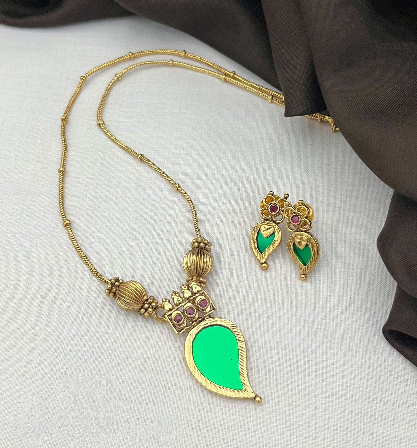 Beautiful Palakka Pendant-TE1312