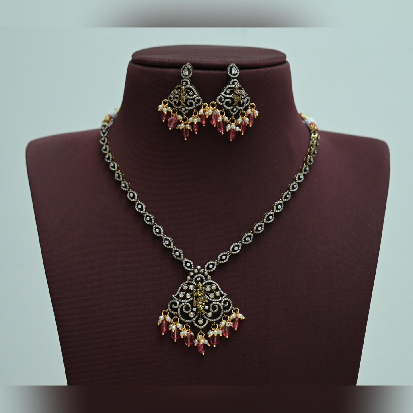 Beautiful Victorian Design Necklace- TE1524