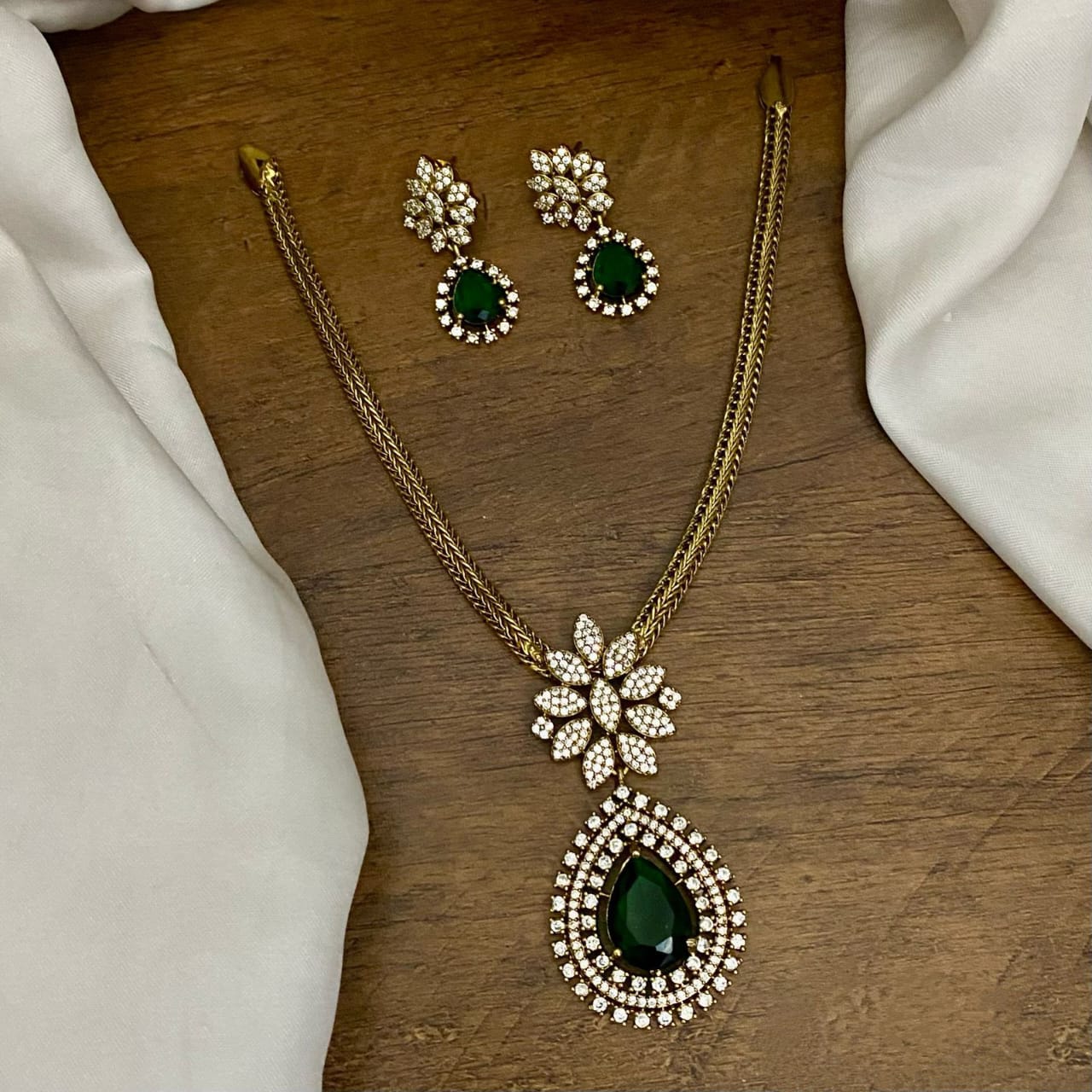 Attigai AD neckpiece