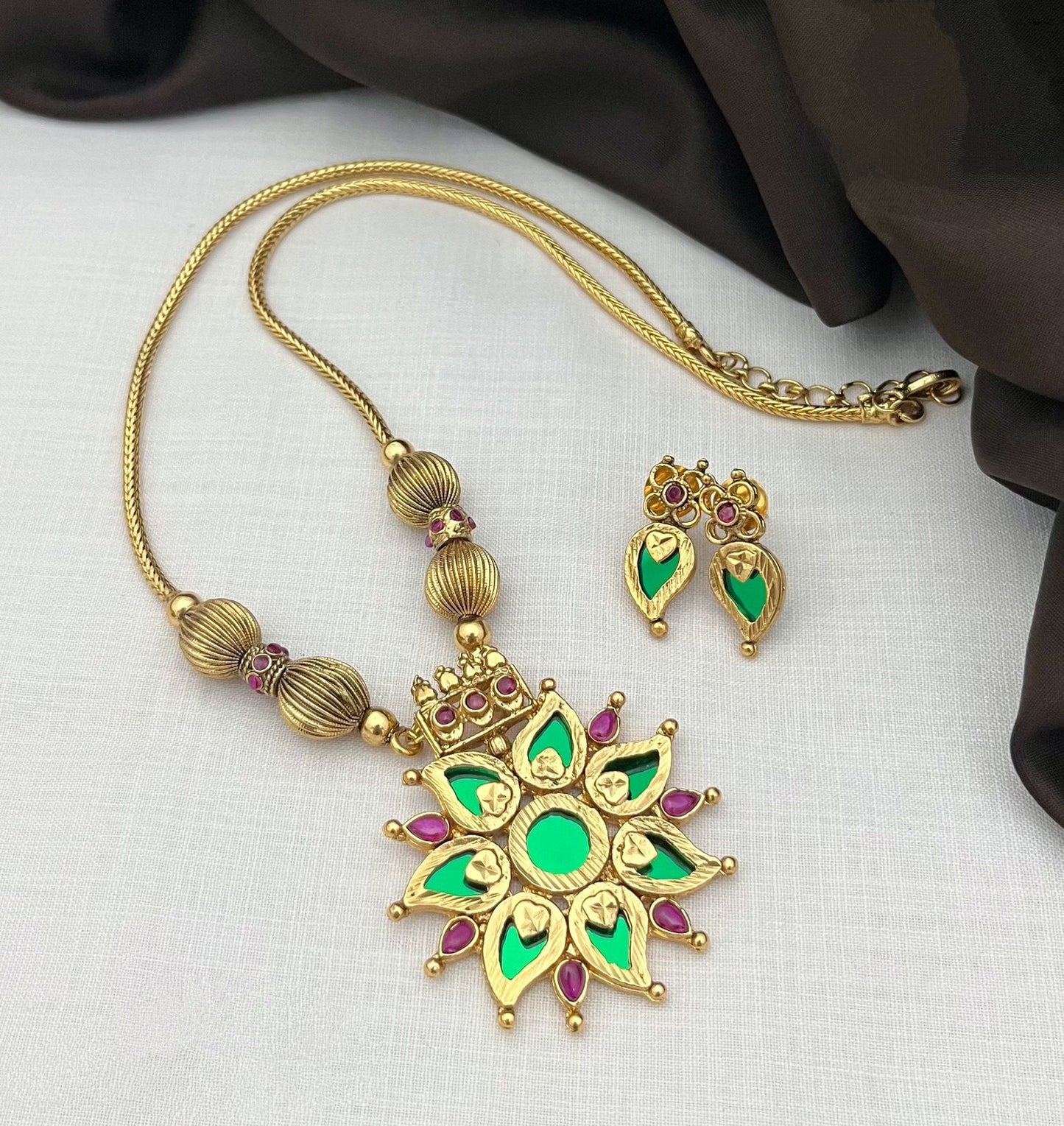 Beautiful Palakka Pendant-TE1313