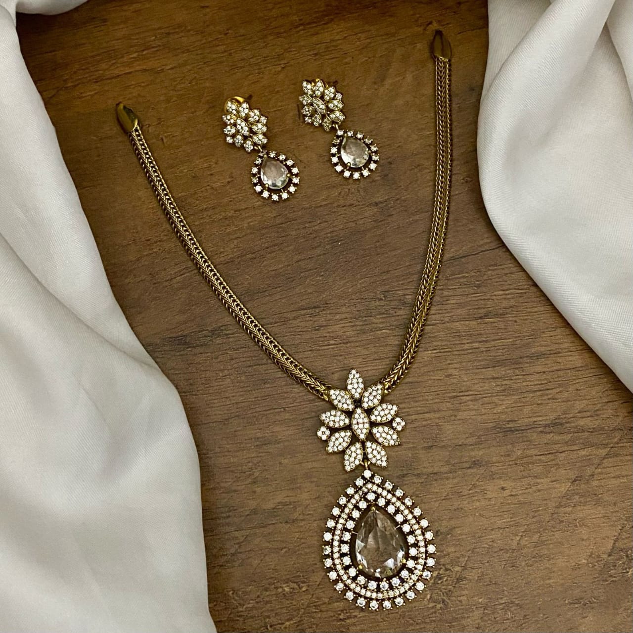 Attigai AD neckpiece