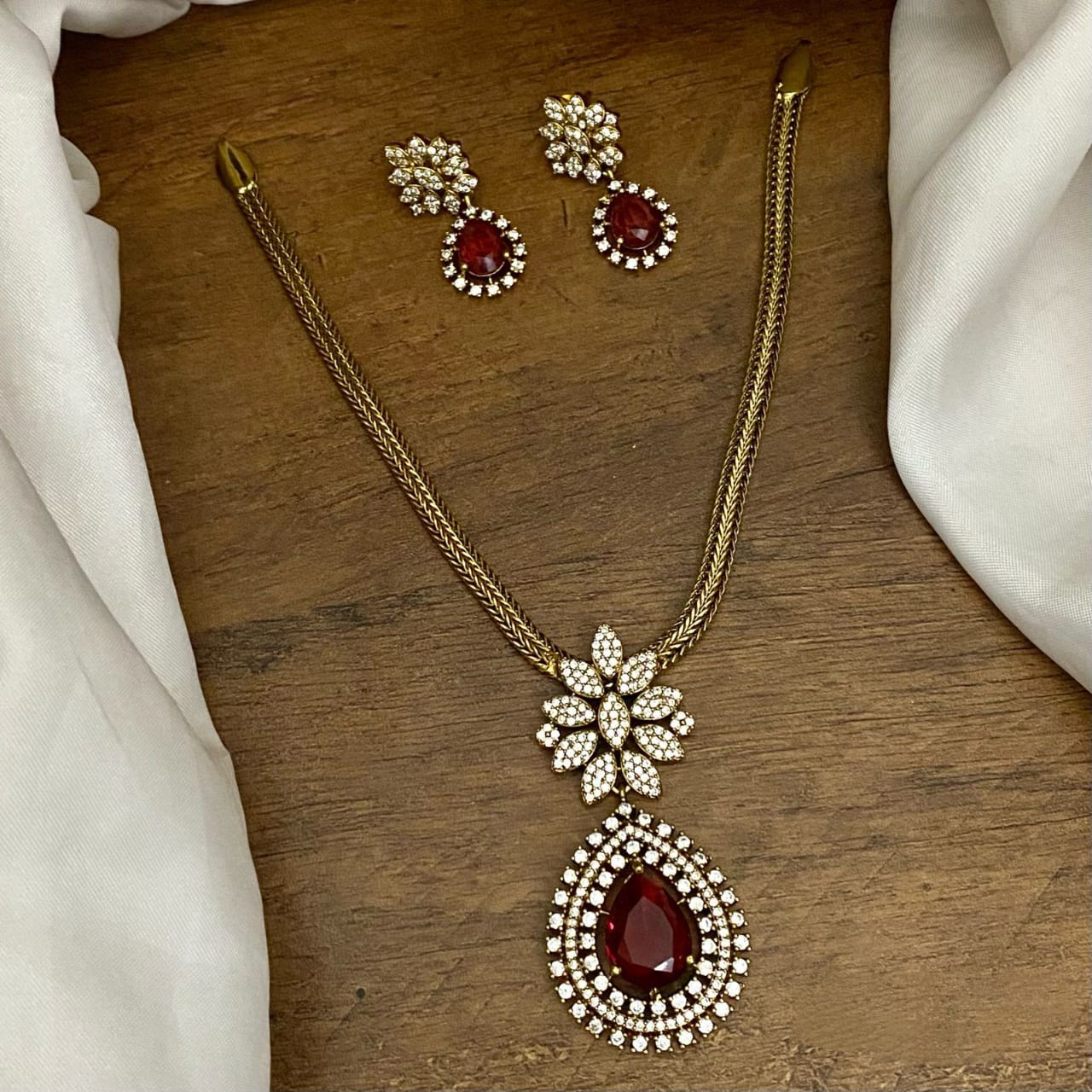 Attigai AD neckpiece