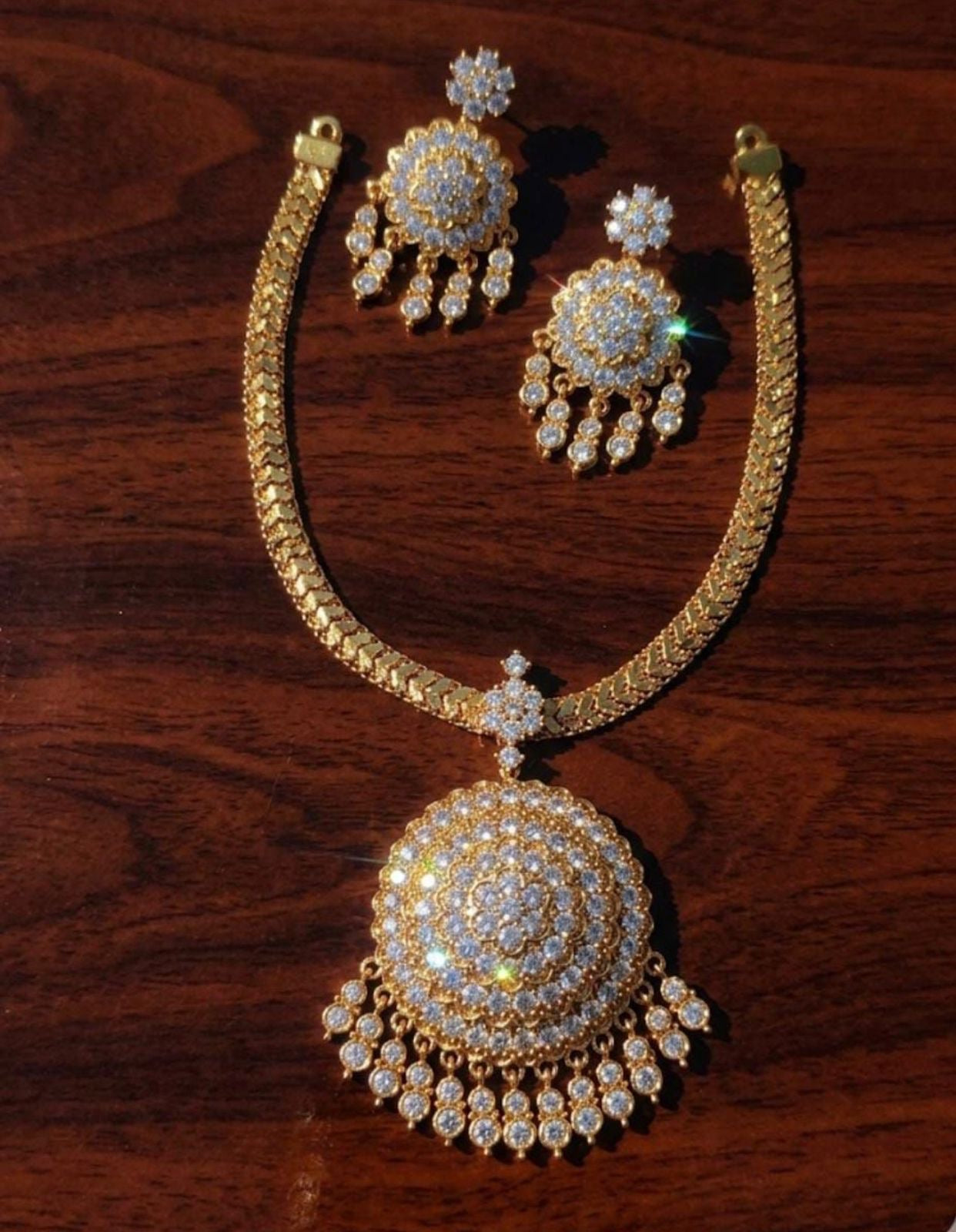 Gold replica-chutti necklace