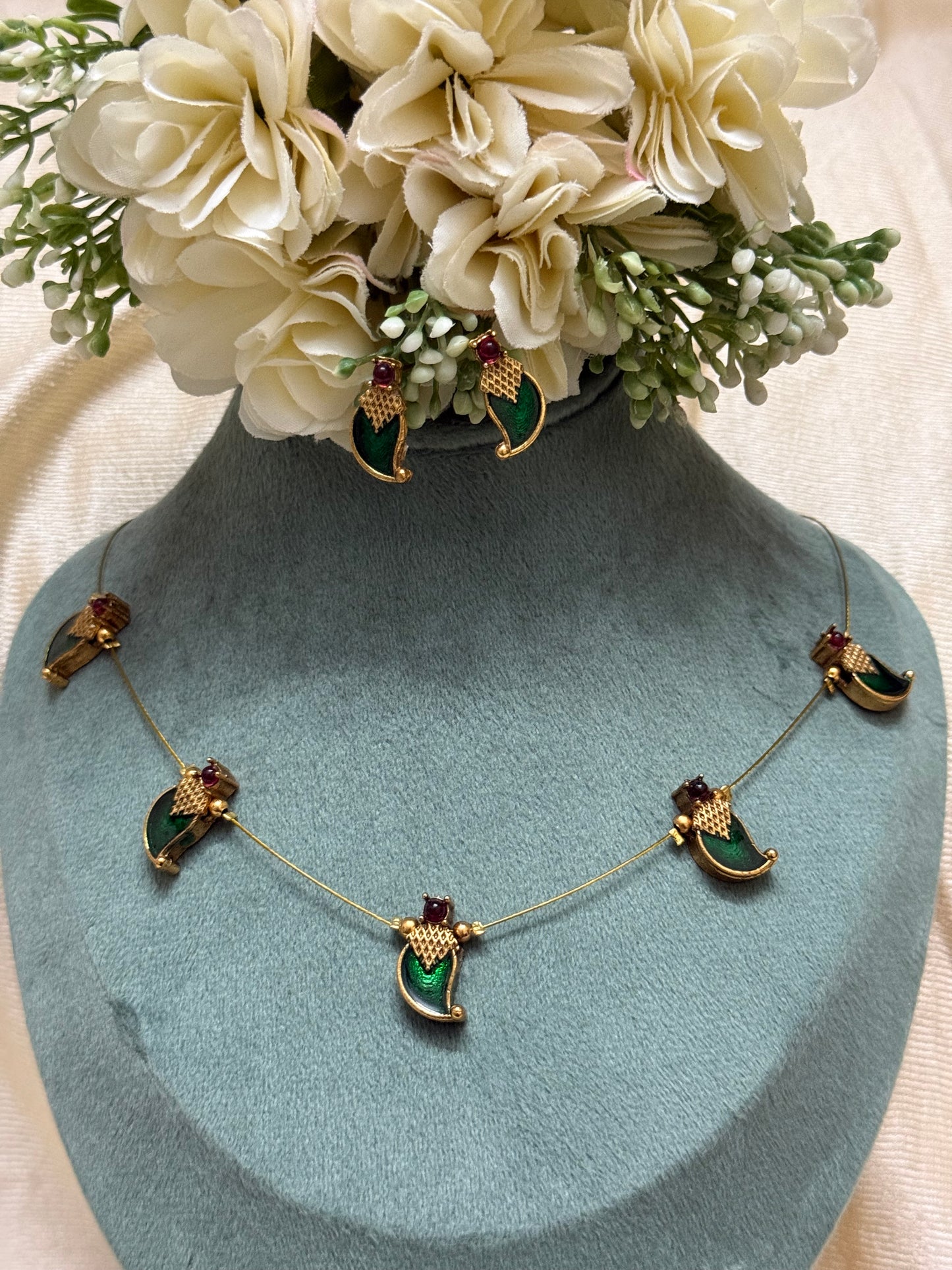 Palakka Invisible Necklace Onam Collections