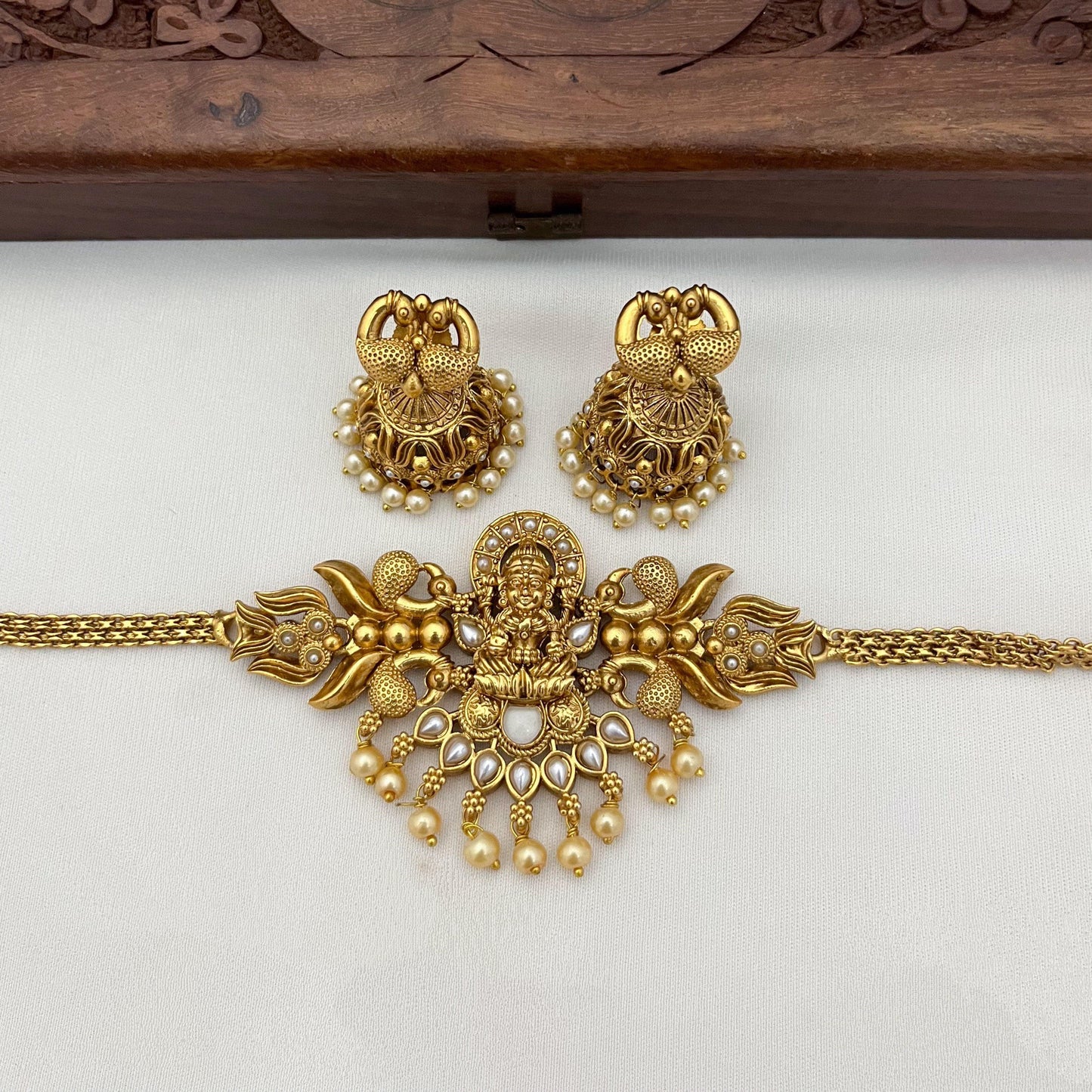 Goddess Lakshmi High Neck Choker Set-TE1264