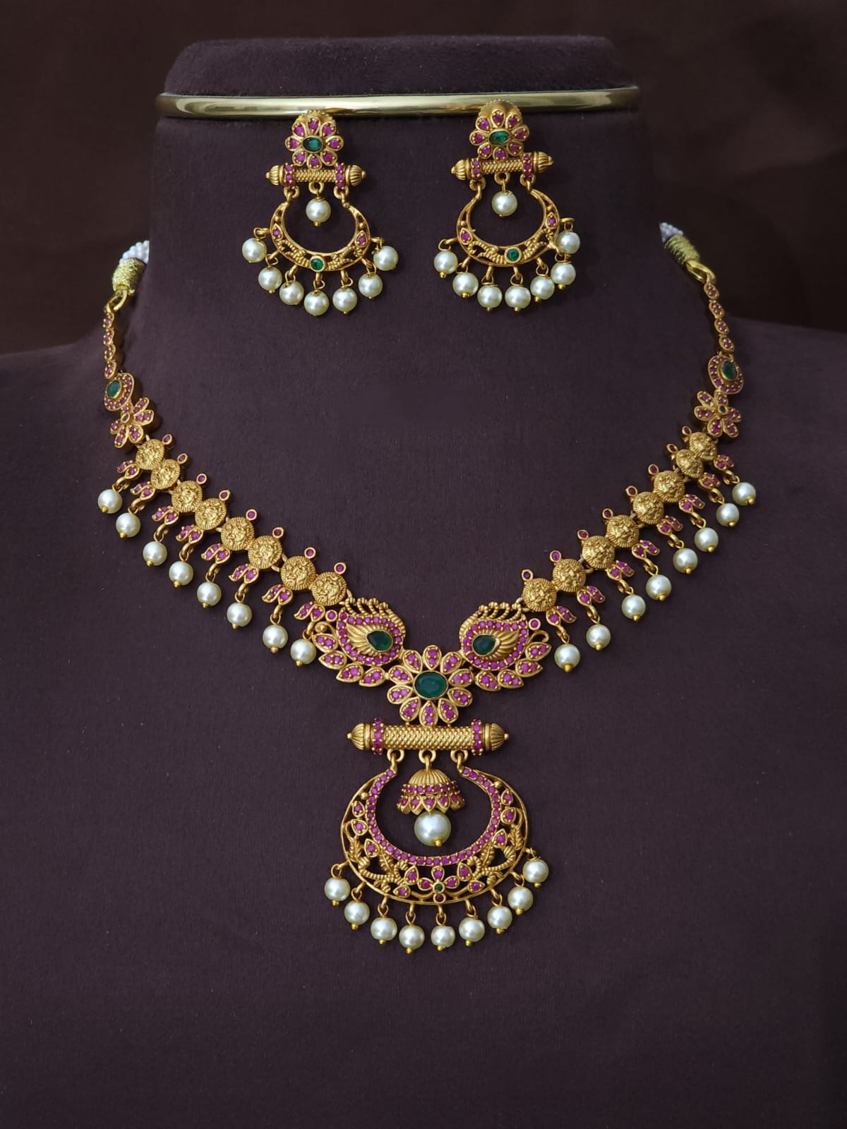 Premium stoned Necklace with pearl TE1427