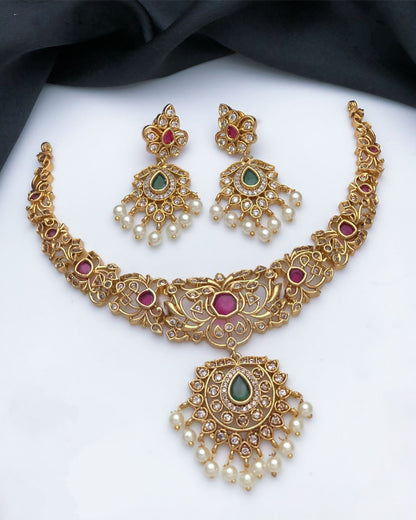 Choker necklace with pearl