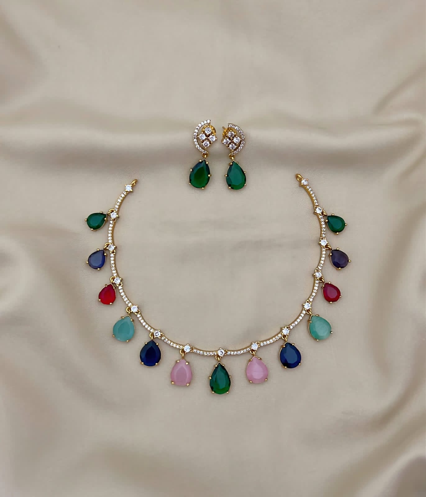 Navaratna Neckset