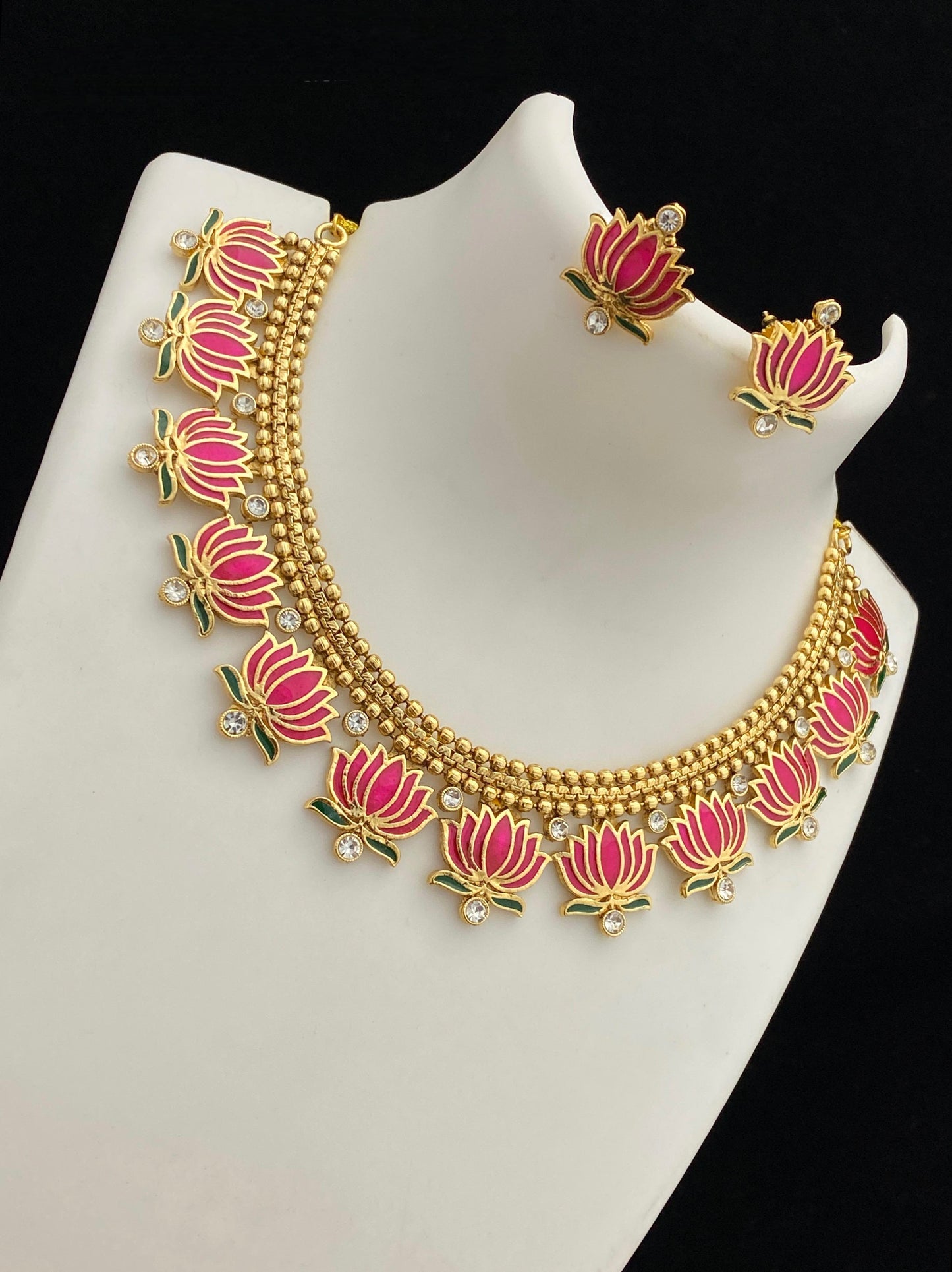 Lotus Gold lookalike necklace